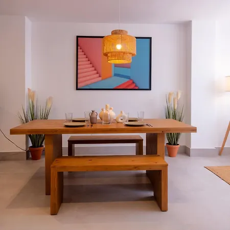 Bright With Views 3 Bedrooms 2 Bathrooms Apartment