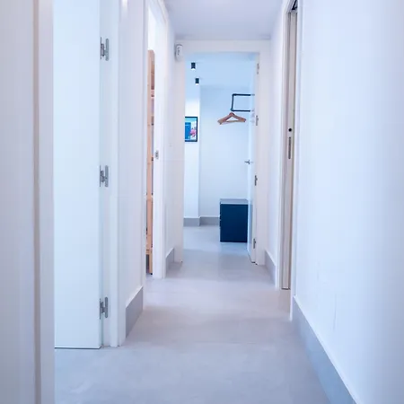 Bright With Views 3 Bedrooms 2 Bathrooms *