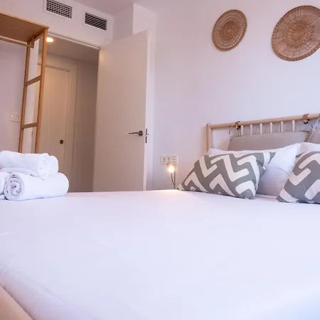 Bright With Views 3 Bedrooms 2 Bathrooms *