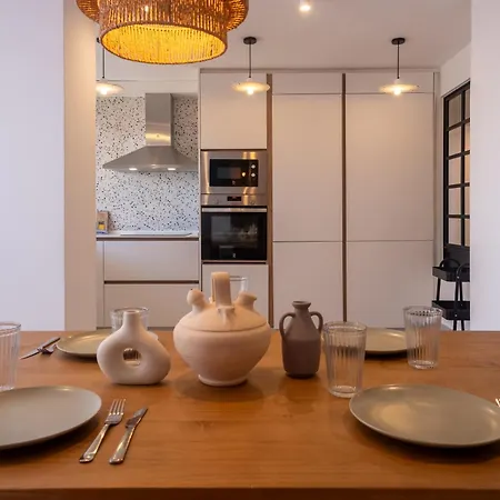Bright With Views 3 Bedrooms 2 Bathrooms Apartment