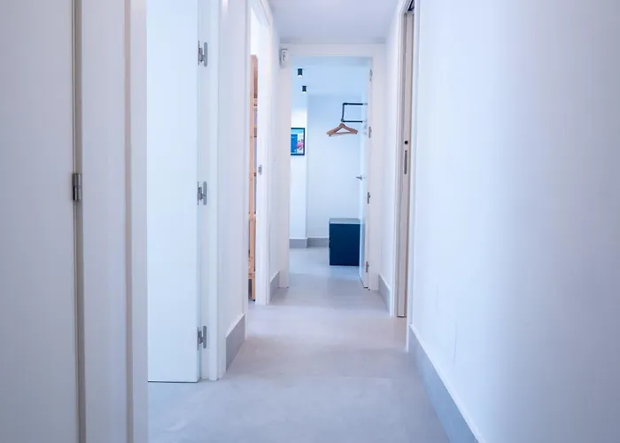 Bright With Views 3 Bedrooms 2 Bathrooms *